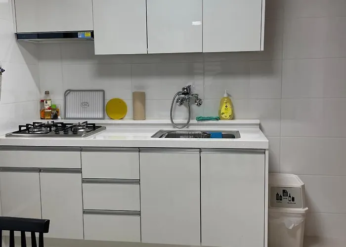 Quiet And Spacious 1-bedroom In Gangnam Appartamento Seul
