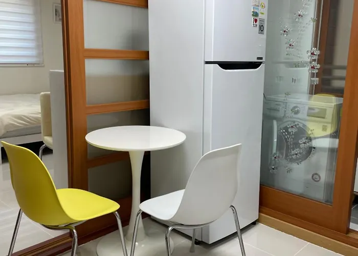 Quiet And Spacious 1-bedroom In Gangnam Appartamento Seul
