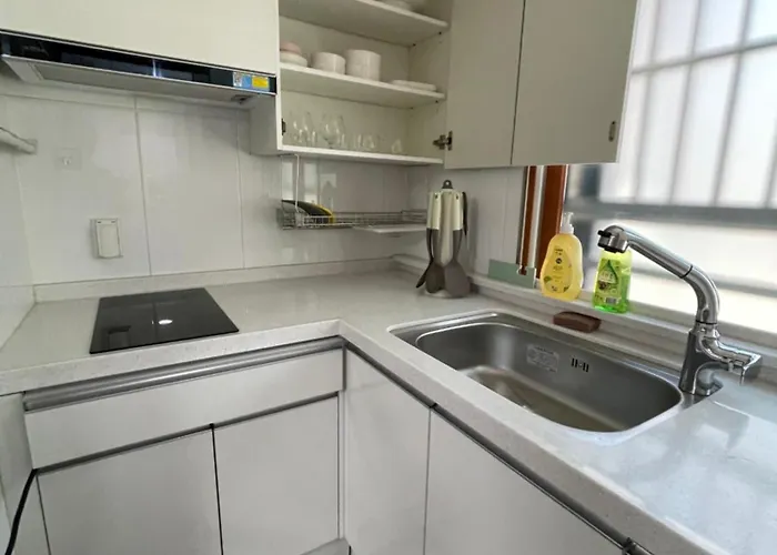 Quiet And Spacious 1-bedroom In Gangnam