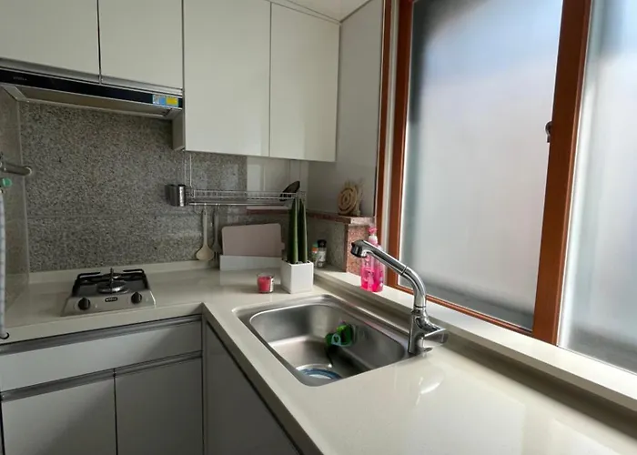 Quiet And Spacious 1-bedroom In Gangnam