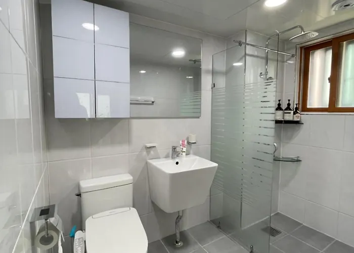 Quiet And Spacious 1-bedroom In Gangnam