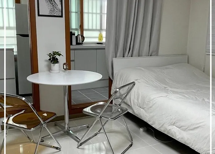 Quiet And Spacious 1-bedroom In Gangnam