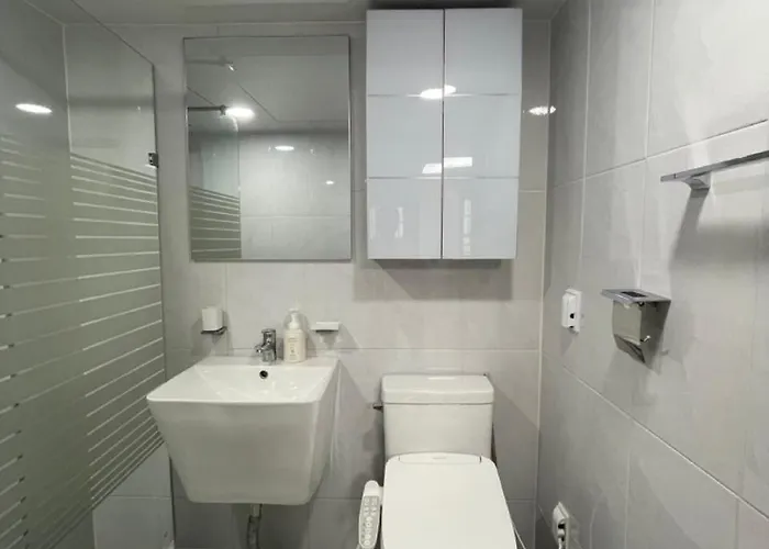 Quiet And Spacious 1-bedroom In Gangnam
