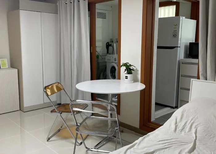 Quiet And Spacious 1-bedroom In Gangnam Appartamento *