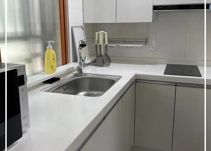 Quiet And Spacious 1-bedroom In Gangnam Appartamento *