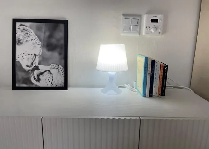 Quiet And Spacious 1-bedroom In Gangnam Appartamento *