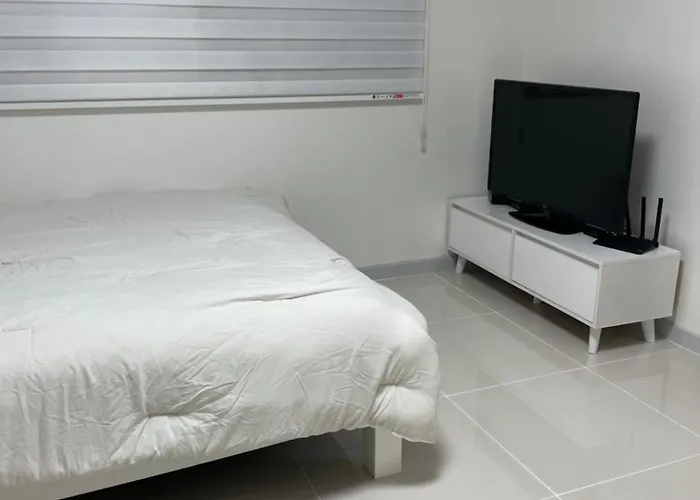 Quiet And Spacious 1-bedroom In Gangnam Appartamento *