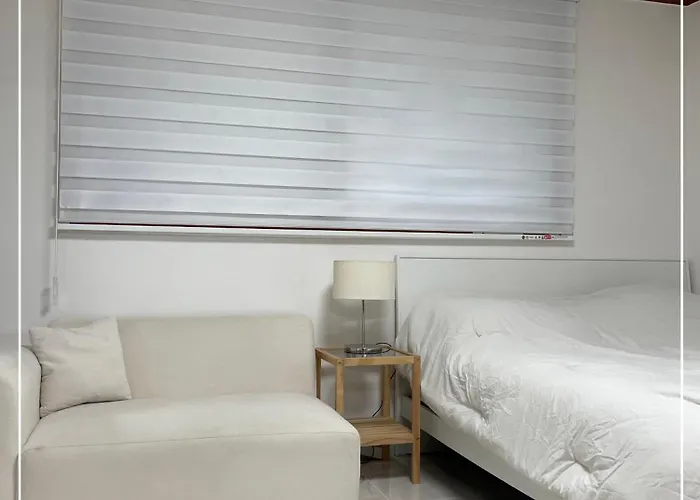 Quiet And Spacious 1-bedroom In Gangnam Appartamento Seul