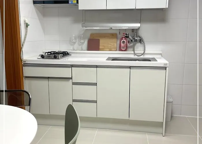 Quiet And Spacious 1-bedroom In Gangnam Appartamento *